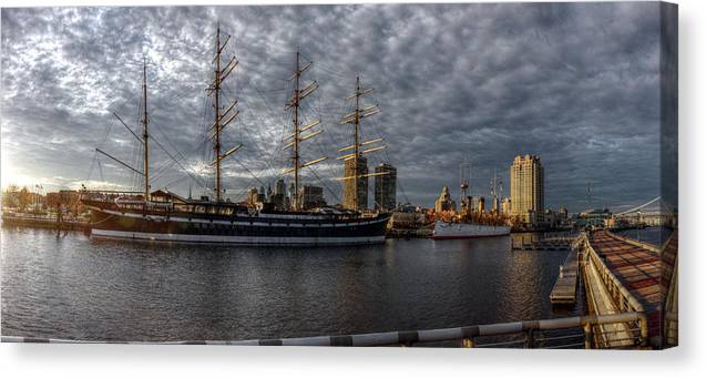 Panorama 2402 Moshulu and Olympia - Canvas Print
