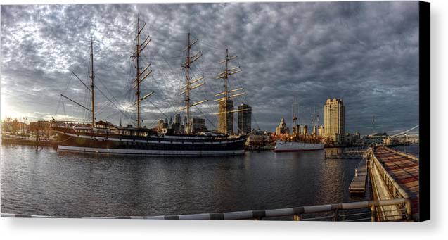 Panorama 2402 Moshulu and Olympia - Canvas Print