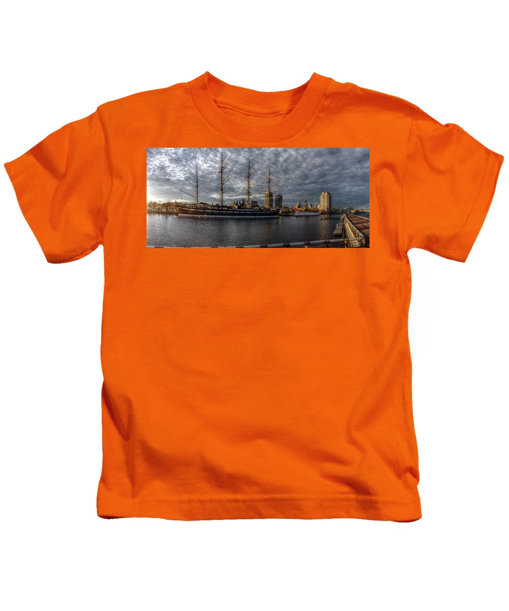 Panorama 2402 Moshulu and Olympia - Kids T-Shirt