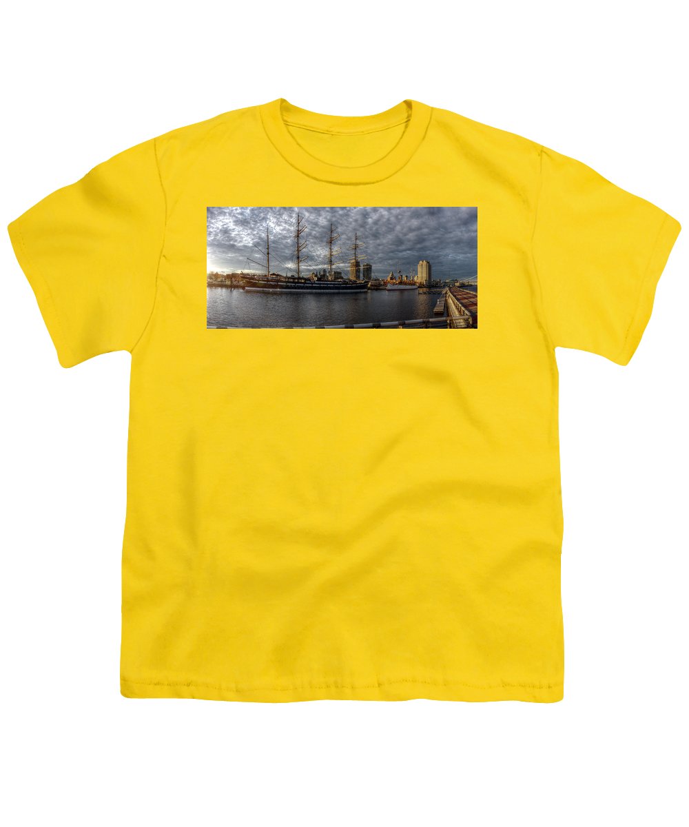 Panorama 2402 Moshulu and Olympia - Youth T-Shirt