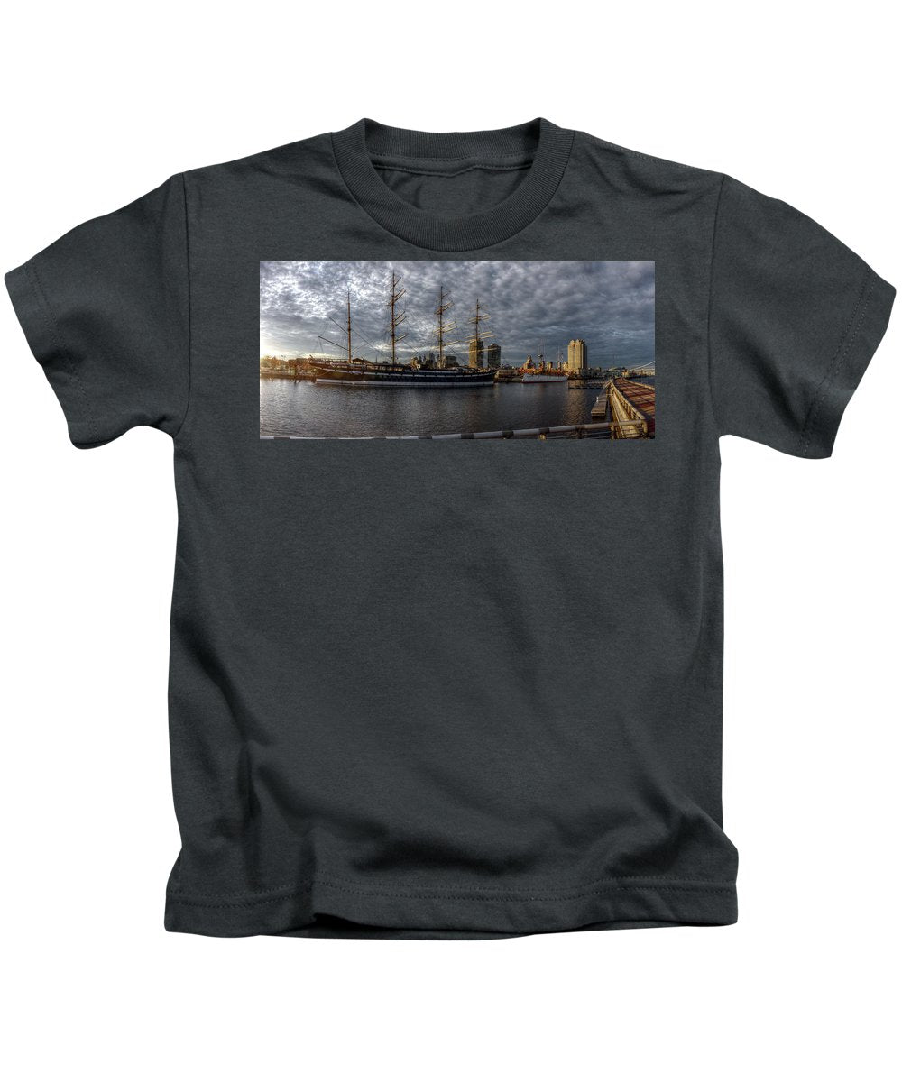 Panorama 2402 Moshulu and Olympia - Kids T-Shirt