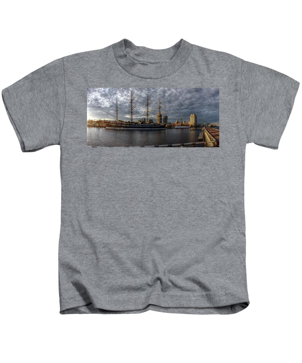 Panorama 2402 Moshulu and Olympia - Kids T-Shirt
