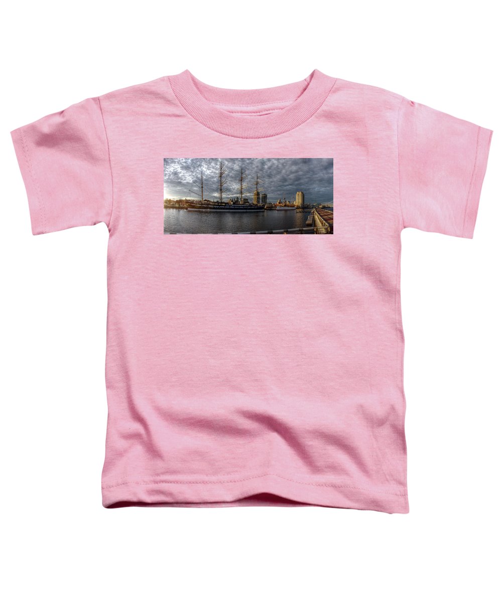 Panorama 2402 Moshulu and Olympia - Toddler T-Shirt