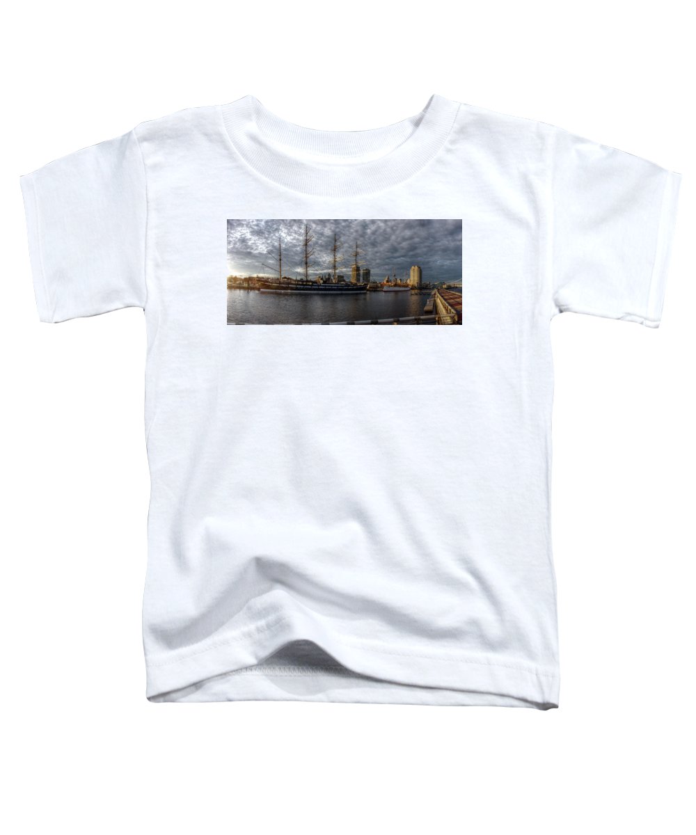 Panorama 2402 Moshulu and Olympia - Toddler T-Shirt