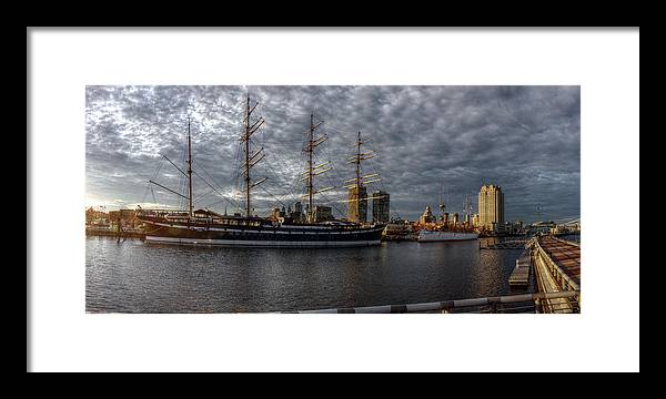 Panorama 2402 Moshulu and Olympia - Framed Print