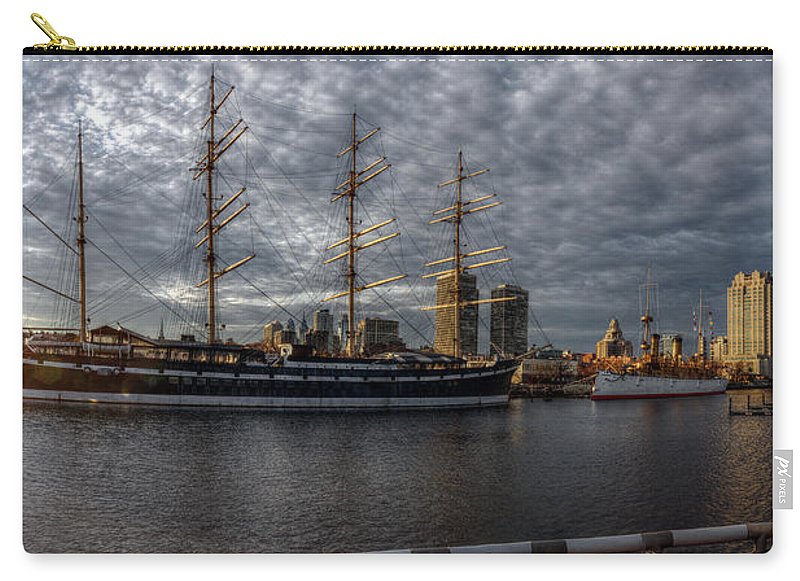 Panorama 2402 Moshulu and Olympia - Zip Pouch