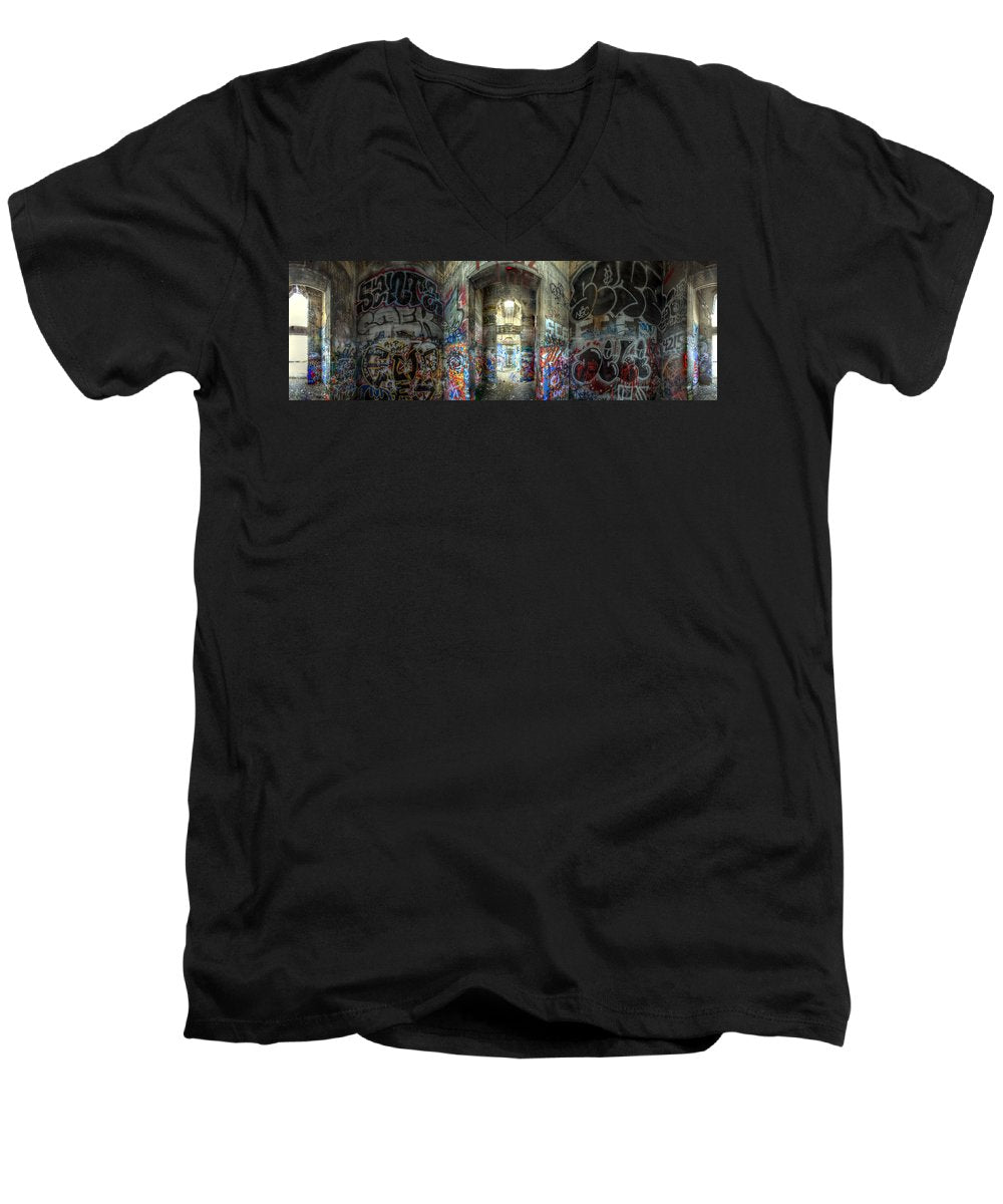 Panorama 3404 Pier 18 aka Graffiti Pier - Men's V-Neck T-Shirt