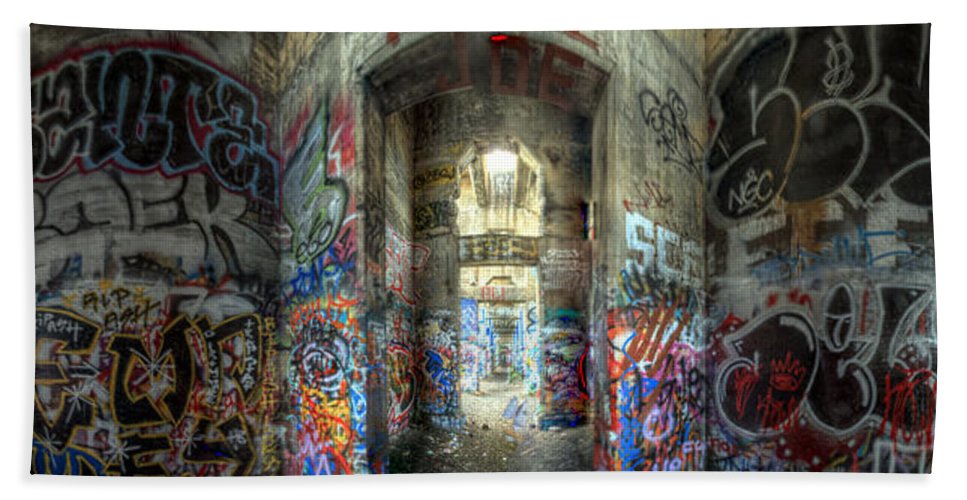 Panorama 3404 Pier 18 aka Graffiti Pier - Bath Towel