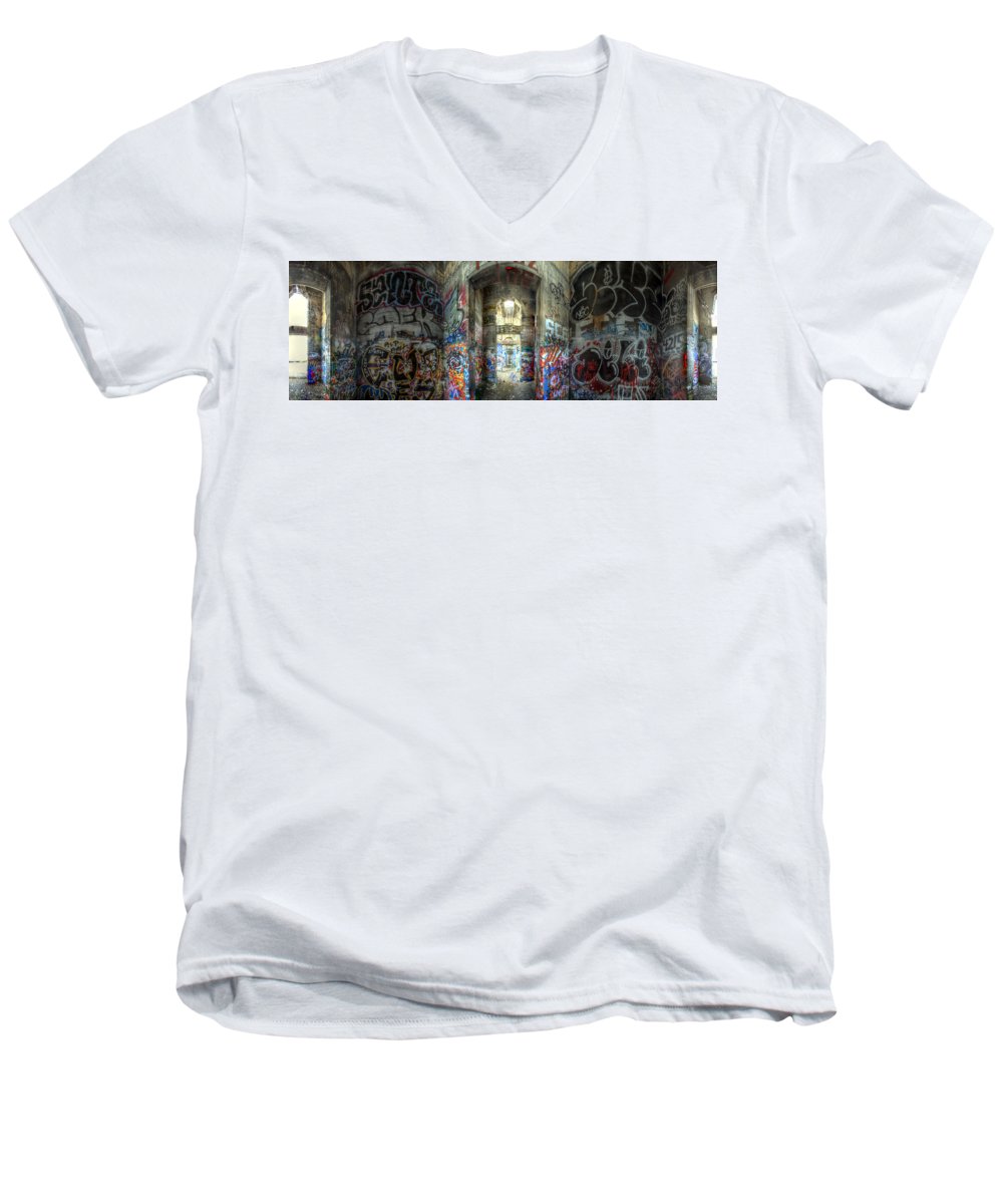 Panorama 3404 Pier 18 aka Graffiti Pier - Men's V-Neck T-Shirt
