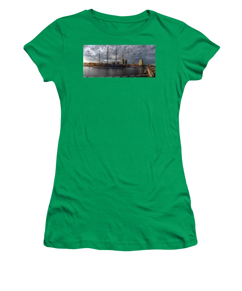 Panorama 2402 Moshulu and Olympia - Women's T-Shirt