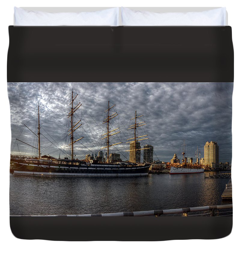 Panorama 2402 Moshulu and Olympia - Duvet Cover