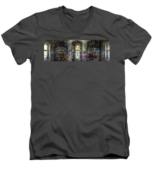 Panorama 3404 Pier 18 aka Graffiti Pier - Men's V-Neck T-Shirt