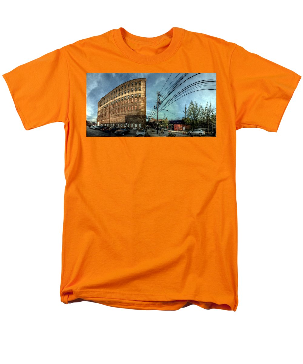 Panorama 3640 Haverford Cycle Company - Men's T-Shirt  (Regular Fit)